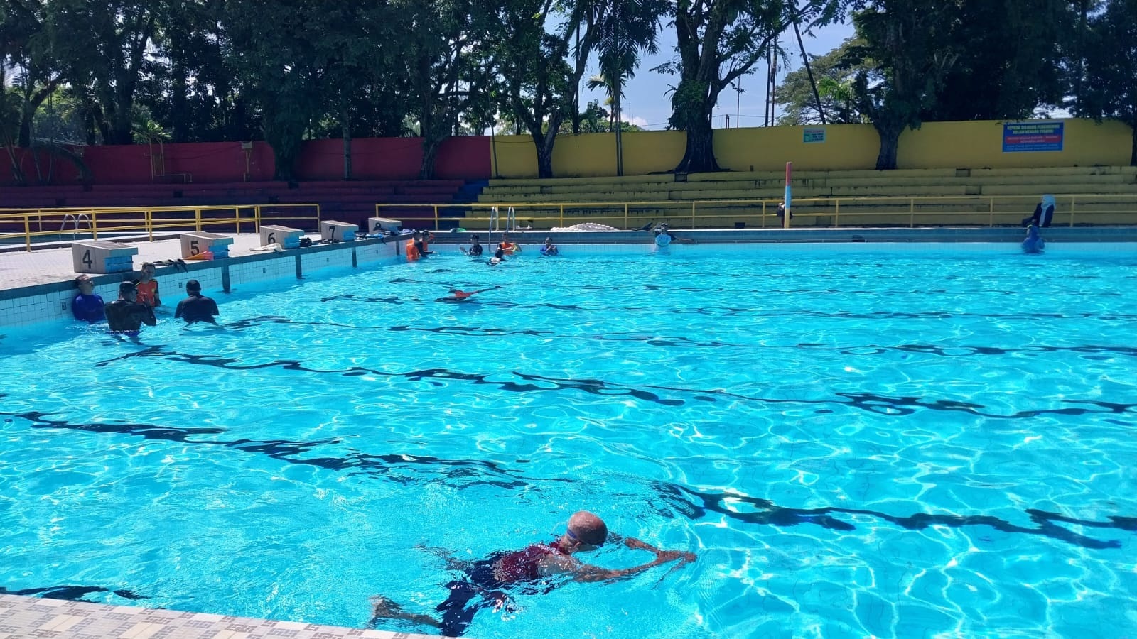 Kolam Renang Teratai